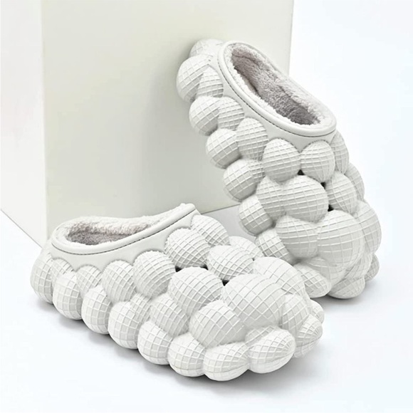 Amazon Shoes - Grey Plush bubble slides